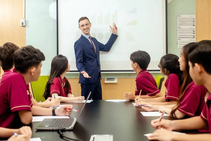 Từ 25-9, dạy và học bằng tiếng nước ngoài theo quy định mới