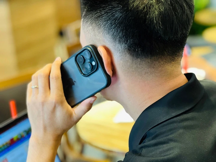 Nam sinh viên hoảng loạn trốn vào nhà nghỉ vì nhận 'lệnh tạm giam, án phạt tù' từ công an dỏm