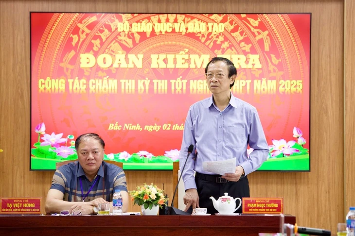 Không gián đoạn chấm thi sau sáp nhập, đặt quyền lợi thí sinh lên hàng đầu
