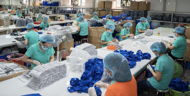 Khẩu trang đắt hàng chợ mạng sau cảnh báo của cơ quan chức năng về COVID-19