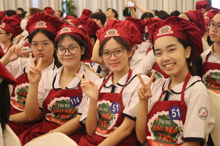 Học sinh thổi hồn vào món ăn trong chung kết hội thi 'Đầu bếp trẻ'