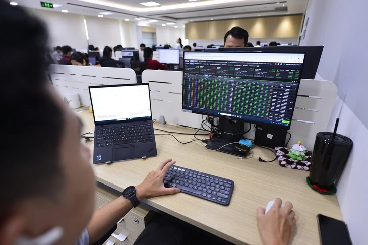 Định giá thị trường chứng khoán, tưởng ‘nóng’ nhưng thật bất ngờ nếu không tính nhóm Vingroup, Gelex