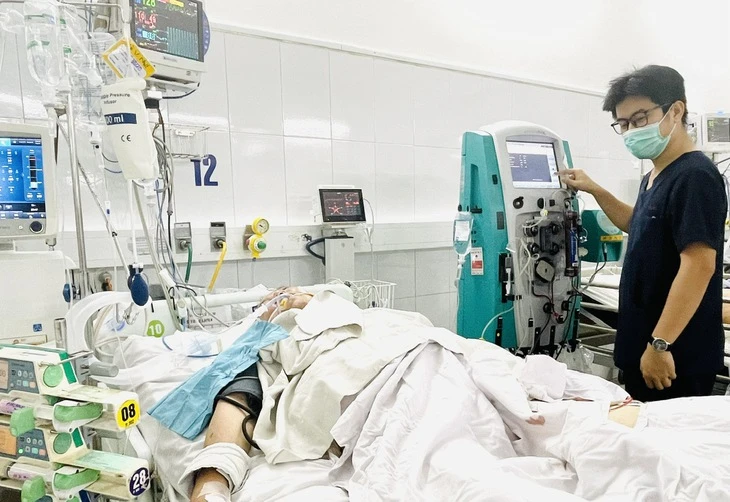 Liên tiếp ca rắn cắn nhập viện sau mưa lũ, đừng garo hay hút nọc