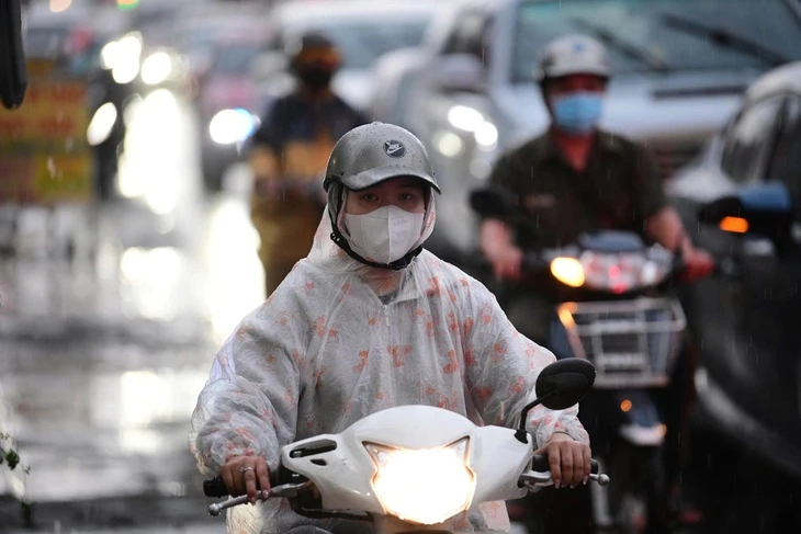 Thời tiết hôm nay 22-8: Hai miền Nam - Bắc mưa rào đến mưa to, miền Trung nắng nóng
