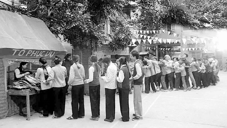 Những mùa tựu trường thương nhớ - Kỳ 1: Nhớ buổi khai trường thuở xếp hàng mua... vở