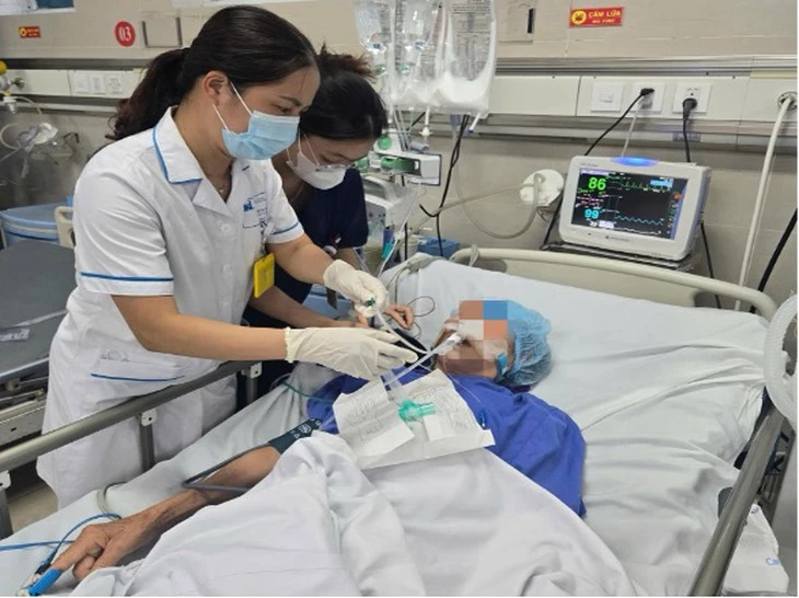 Uống chai ‘nước ngọt’, cụ bà nhập viện nguy kịch vì ngộ độc methadone