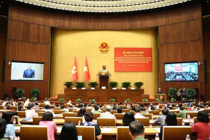 Tổng Bí thư Tô Lâm gợi ý giải pháp 'chống cô đơn cho người già, sáng ô tô đón đi, chiều đưa về'