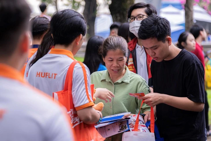 Cùng HUFLIT lựa chọn ổn định và linh hoạt trong mùa điều chỉnh nguyện vọng