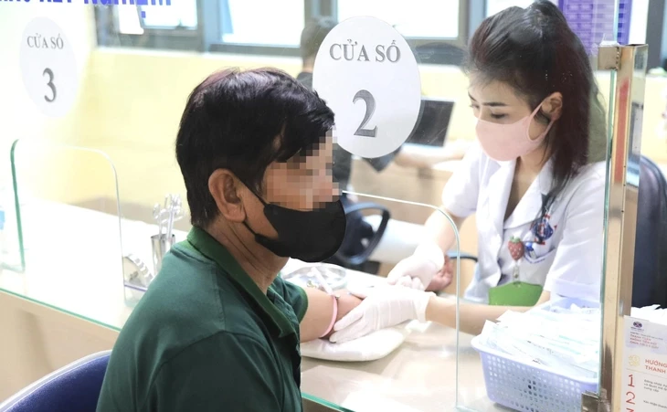 Dấu hiệu ung thư tuyến tiền liệt dễ nhầm với rối loạn tiểu tiện ở người già