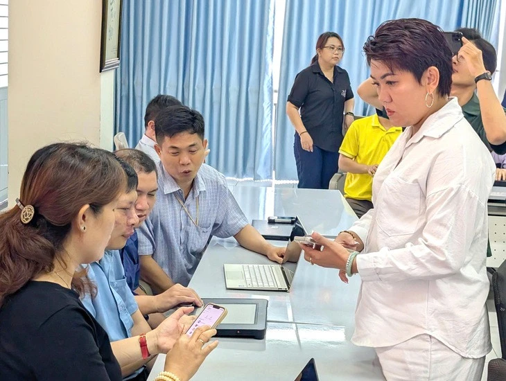 Các trường 'chạy đua' đào tạo AI cho thầy cô trong hè