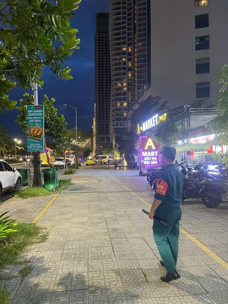 Công an, dân quân Đà Nẵng túc trực ngăn chặn ăn xin, hàng rong quấy nhiễu du khách