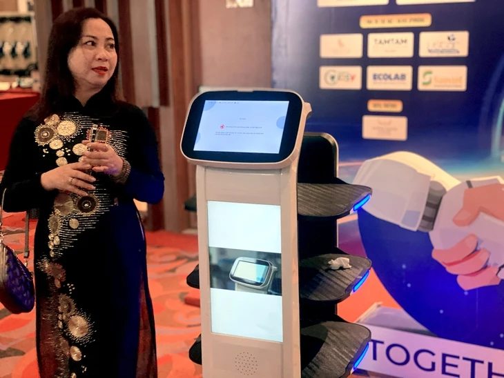 Robot thông minh, trí tuệ nhân tạo đang âm thầm thay con người trong vận hành khách sạn?