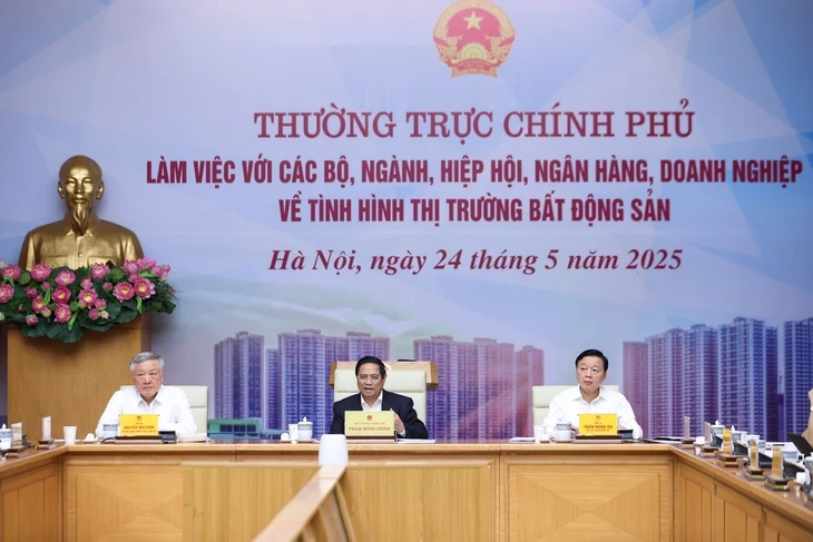 Thủ tướng: Khẩn trương nghiên cứu chính sách đánh thuế bất động sản với đất, nhà ở không sử dụng