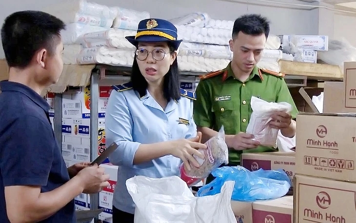 Bắt hơn 2 tấn cánh gà, tim lợn... không rõ nguồn gốc