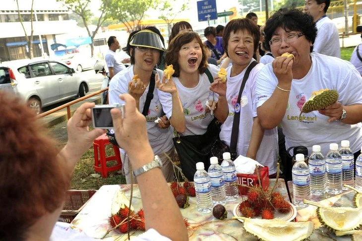 Penang hút du khách với tiệc sầu riêng ăn không giới hạn
