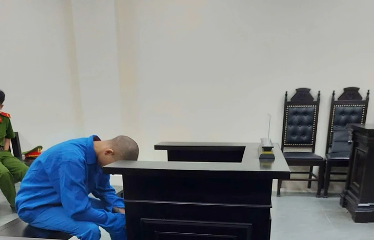 Lãnh 18 năm tù vì sàm sỡ vợ hàng xóm còn chém người chồng trọng thương
