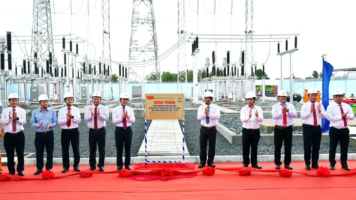 EVNSPC gắn biển hai công trình chào mừng Đại hội Đảng bộ