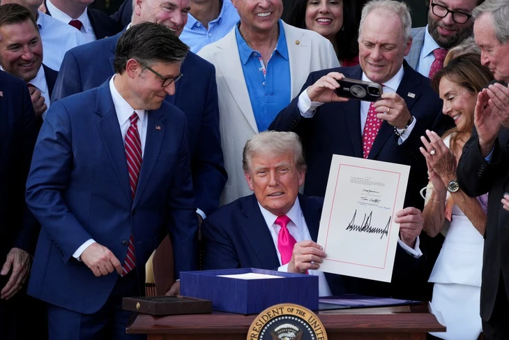 Tin tức thế giới 5-7: Ông Trump ký ban hành siêu luật, Hamas sẵn sàng đàm phán ngừng bắn