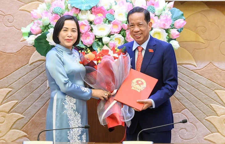 Một phó chủ nhiệm Ủy ban của Quốc hội xin nghỉ hưu trước tuổi