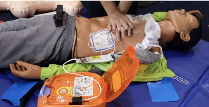 Đề xuất rất mới: Đặt máy sốc tim tự động ở cộng đồng để cấp cứu ngừng tim
