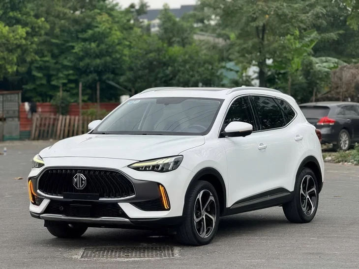 Tin tức giá xe: MG HS giảm giá kỷ lục gần 200 triệu tại đại lý, SUV C giá thực tế ngang SUV A