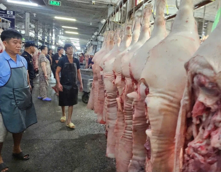 Giá heo liên tục giảm do ảnh hưởng dịch bệnh?