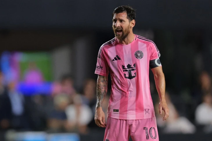 Messi bị cắt đứt chuỗi ghi bàn kỷ lục bằng trận thua đậm