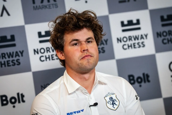 Magnus Carlsen đăng quang siêu giải Na Uy đầy kịch tính