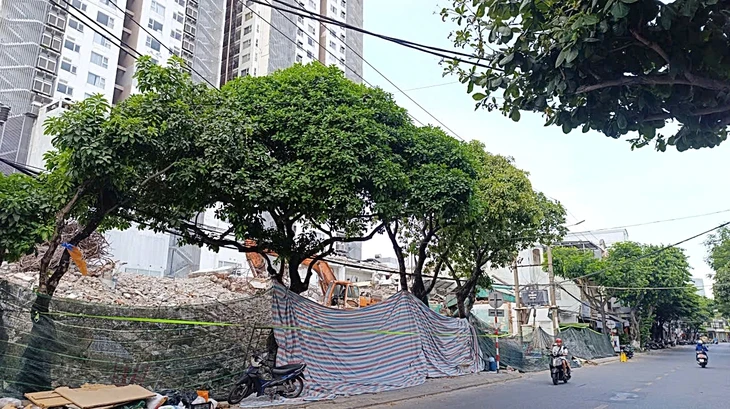 Phá dỡ công trình làm sập, nứt nhà dân: Ai chịu trách nhiệm?