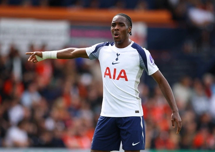 Tottenham quyết đòi lại công bằng cho cầu thủ bị phân biệt chủng tộc