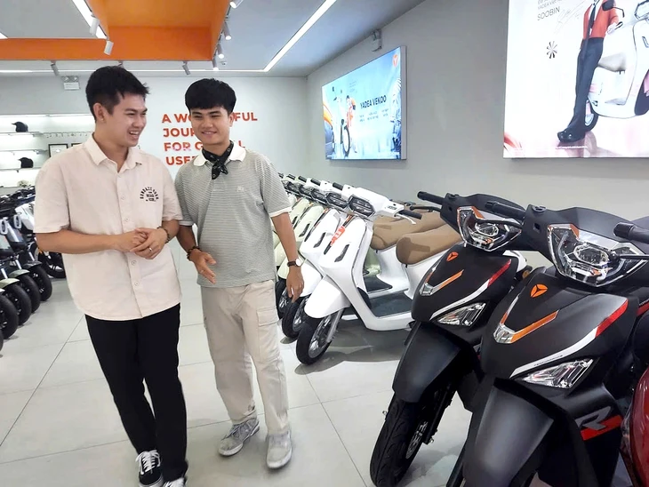 Nhà sản xuất đua mở rộng đầu tư, thị trường xe máy điện sôi động