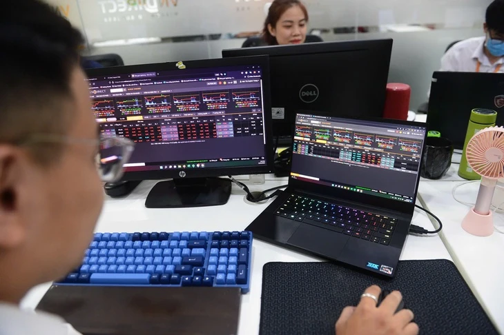 Cổ phiếu Vingroup 'rung lắc' sau đề xuất từ Thaco, nhóm bất động sản đồng loạt tăng mạnh