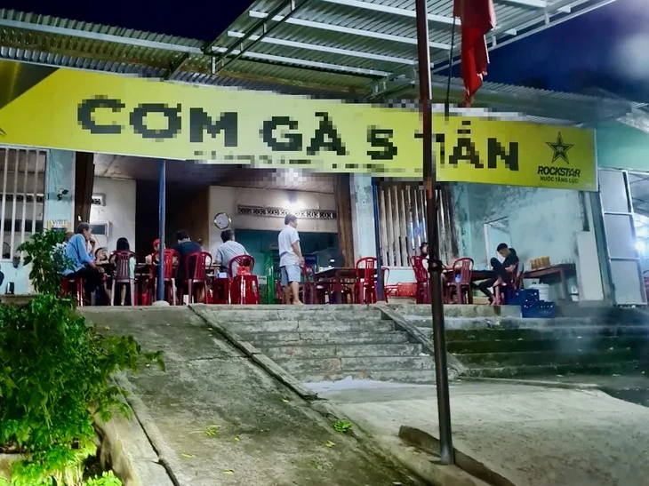 Vụ chủ quán cơm gà ở Bình Định cầm ghế đánh khách: Kết quả xác minh ban đầu của công an