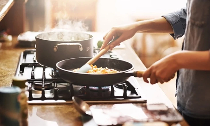 Đứng nấu bếp nhiều có thể làm tăng nguy cơ sa sút trí tuệ?