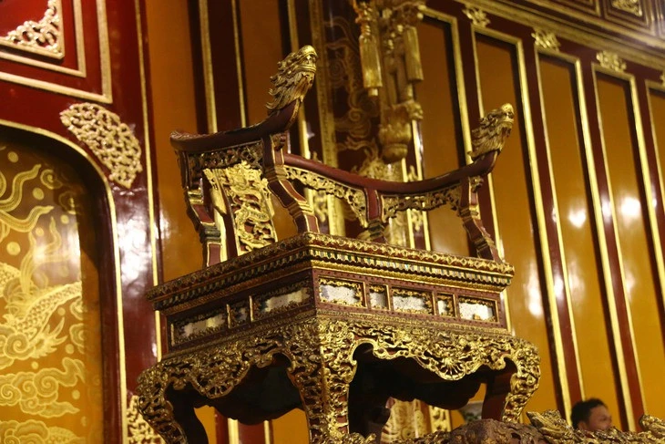 Vụ ngai vàng triều Nguyễn bị bẻ gãy: Bảo vệ di tích có được phép trang bị súng?
