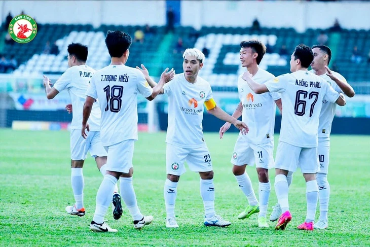 'Ngựa ô' Bình Định phải tự cứu mình