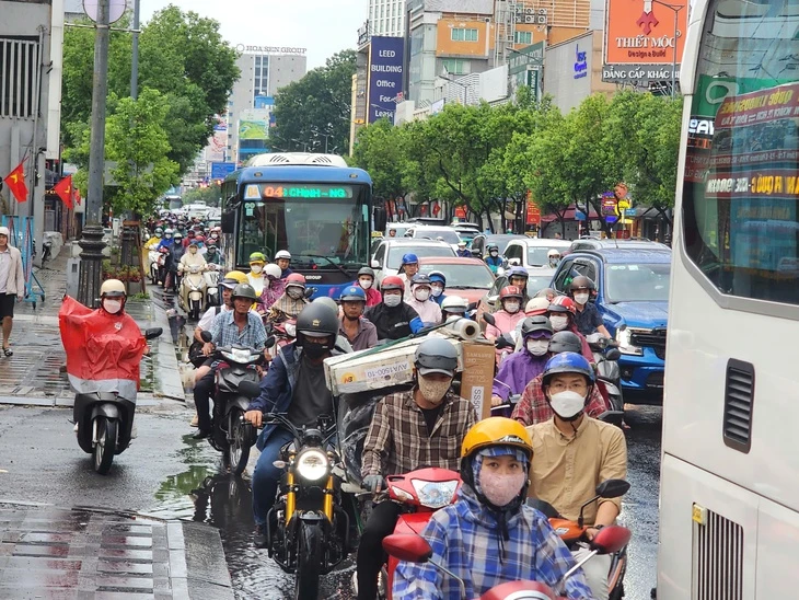 Mưa dông ở TP.HCM có kéo dài tới lễ 30-4 không?