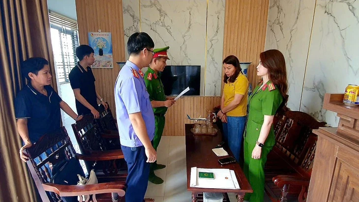 Làm giả giấy tờ của công an để lừa 540 triệu đồng, một phụ nữ bị tạm giữ
