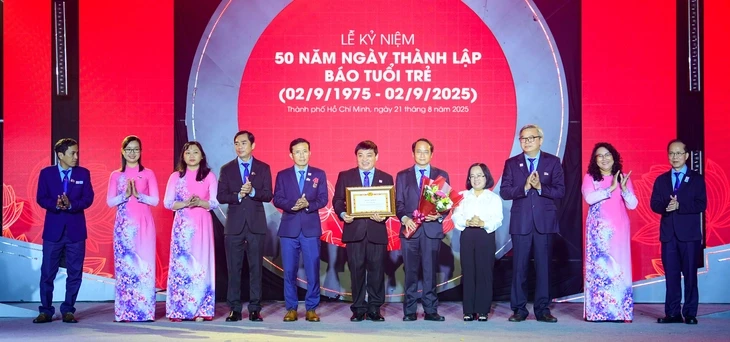 Tạo niềm tin vững bền trong lòng bạn đọc