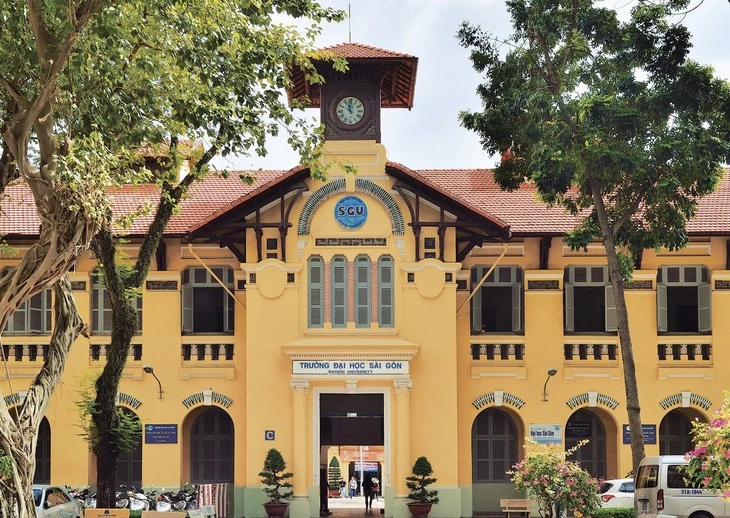 Sinh viên sư phạm năm 3 vẫn chưa nhận được hỗ trợ sinh hoạt phí, trường nói 'đang chờ'