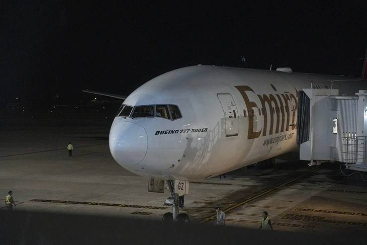 Máy bay của hãng hàng không lớn nhất thế giới Emirates đưa khách từ Dubai tới Đà Nẵng