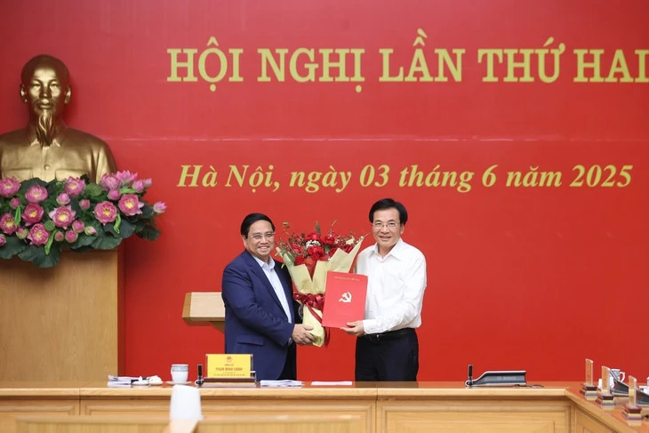 Bộ trưởng Chủ nhiệm Trần Văn Sơn được chỉ định kiêm nhiệm thêm nhiệm vụ mới