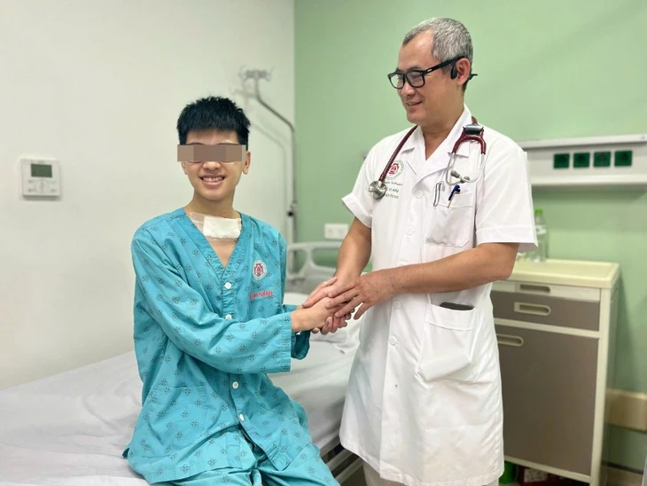 Phục hồi giọng nói cho thiếu niên 16 tuổi