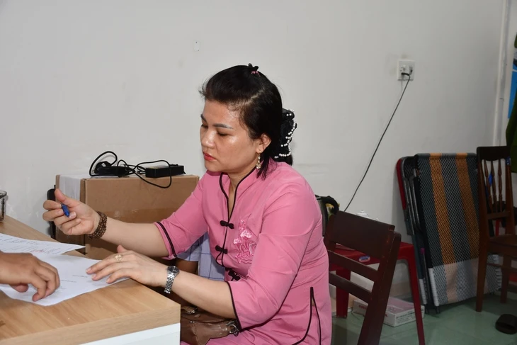 Bé trai 14 tháng tuổi bị bảo mẫu ném xuống nền nhà đã qua đời