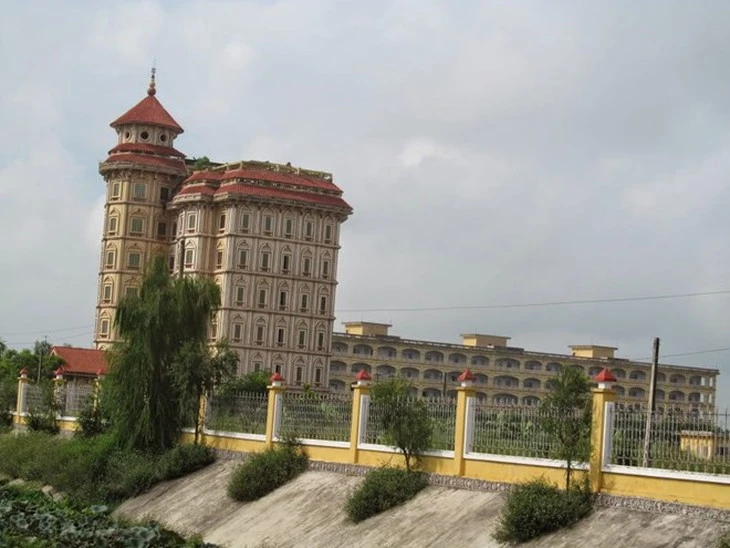 Đình chỉ hoạt động đào tạo đại học Trường đại học Hà Hoa Tiên