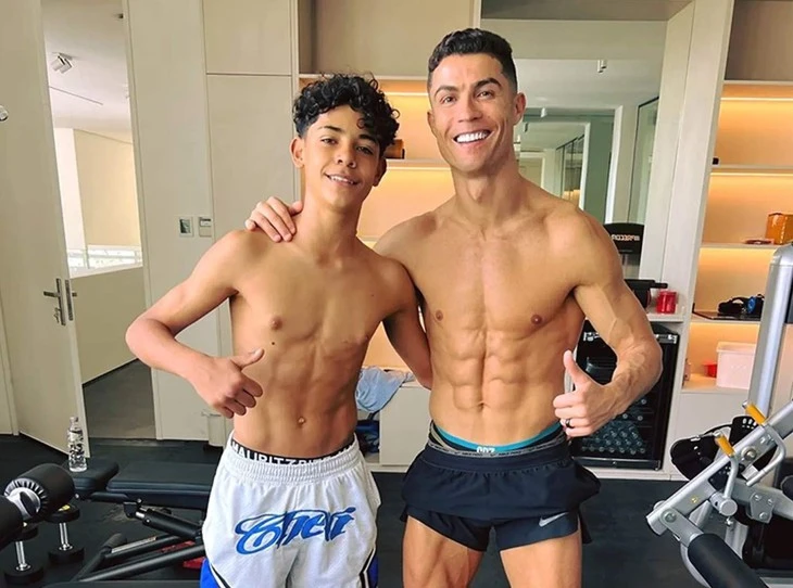 Nhờ đâu con trai Ronaldo mới 14 tuổi đã cao 1m83?