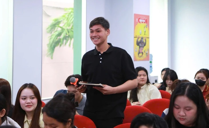Chuyên gia truyền thông, MC chia sẻ kinh nghiệm thực tế cho sinh viên học tại báo Tuổi Trẻ