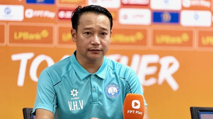 HLV Vũ Hồng Việt xin thôi dẫn dắt CLB Nam Định