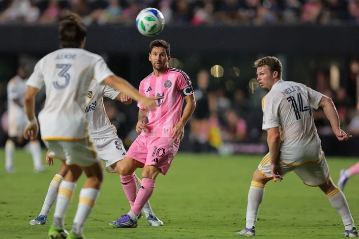 Messi lập siêu phẩm giúp Inter Miami giành chiến thắng