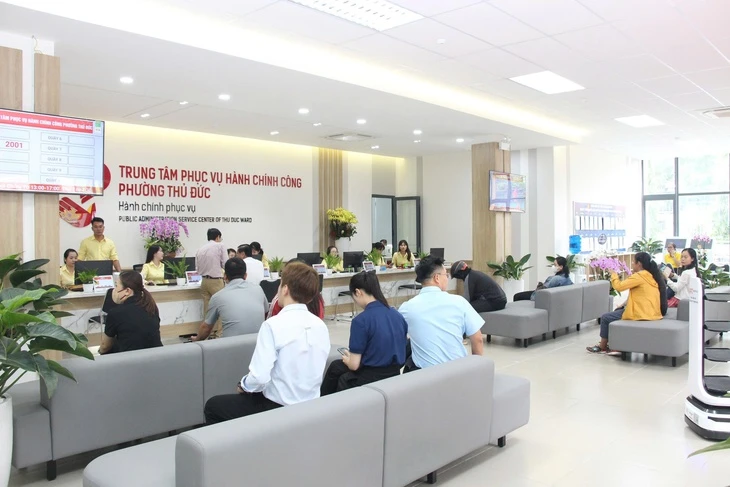 Sốc với lời 'cho phép, xin lỗi, cảm ơn' ở Trung tâm hành chính công phường Thủ Đức
